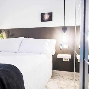 https://the-black-house.adeje-hotels.com